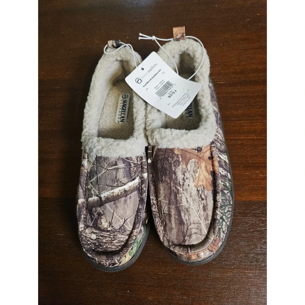Magellan Outdoors Slippers Boys Size 4 Camo Faux Fur Lined Moccasins 183881